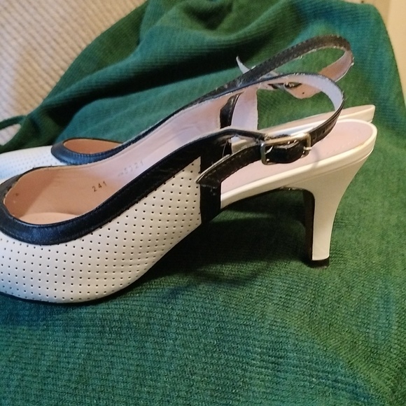 Andrea White and black heels 👠 shoes 💕 - Picture 3 of 6